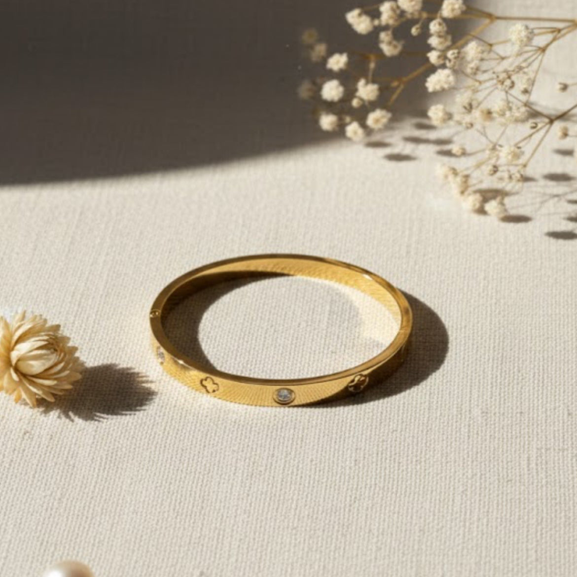 Four-leaf clover Bangle